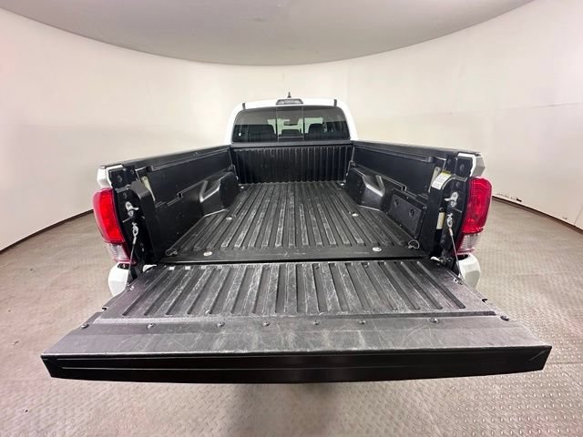 Used 2021 Toyota Tacoma SR5 AWD/4WD image 13