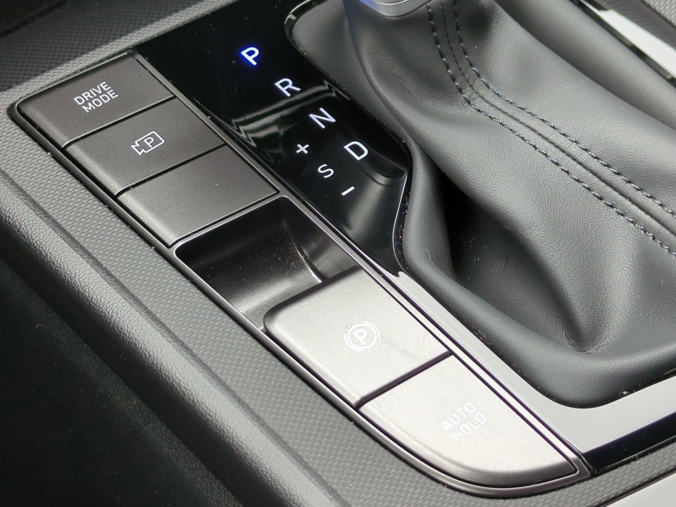 Certified 2025 Hyundai Elantra SEL image 30