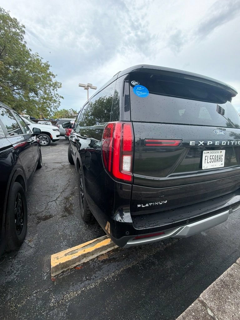 Used 2025 Ford Expedition Platinum AWD/4WD image 5