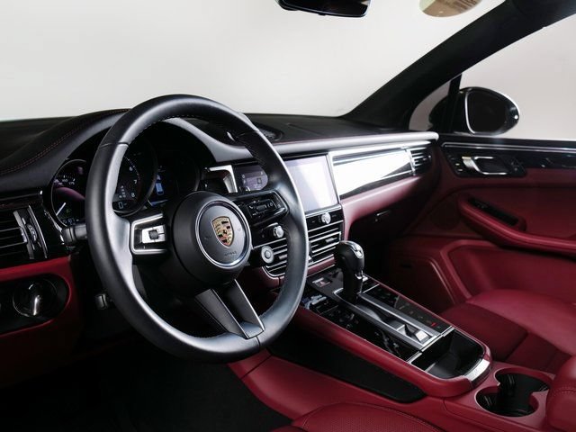 Certified 2025 Porsche Macan S AWD/4WD image 4