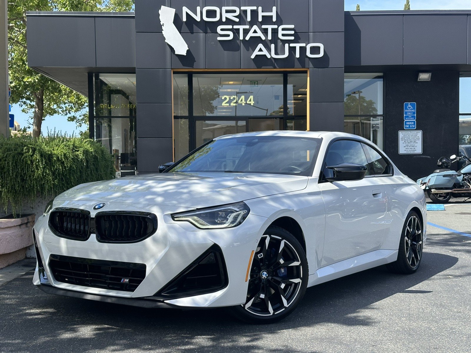 Used 2025 BMW M240i Coupe RWD image 2