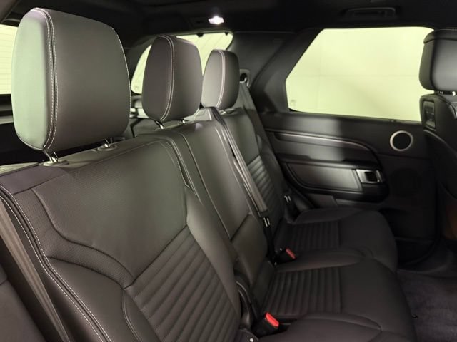 Used 2025 Land Rover Discovery Metropolitan Edition AWD/4WD image 31
