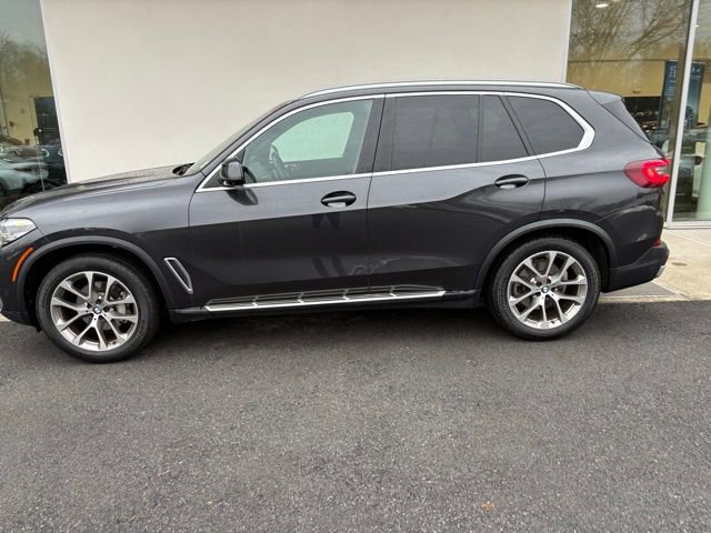 Used 2021 BMW X5 xDrive40i w/ Premium Package image 2