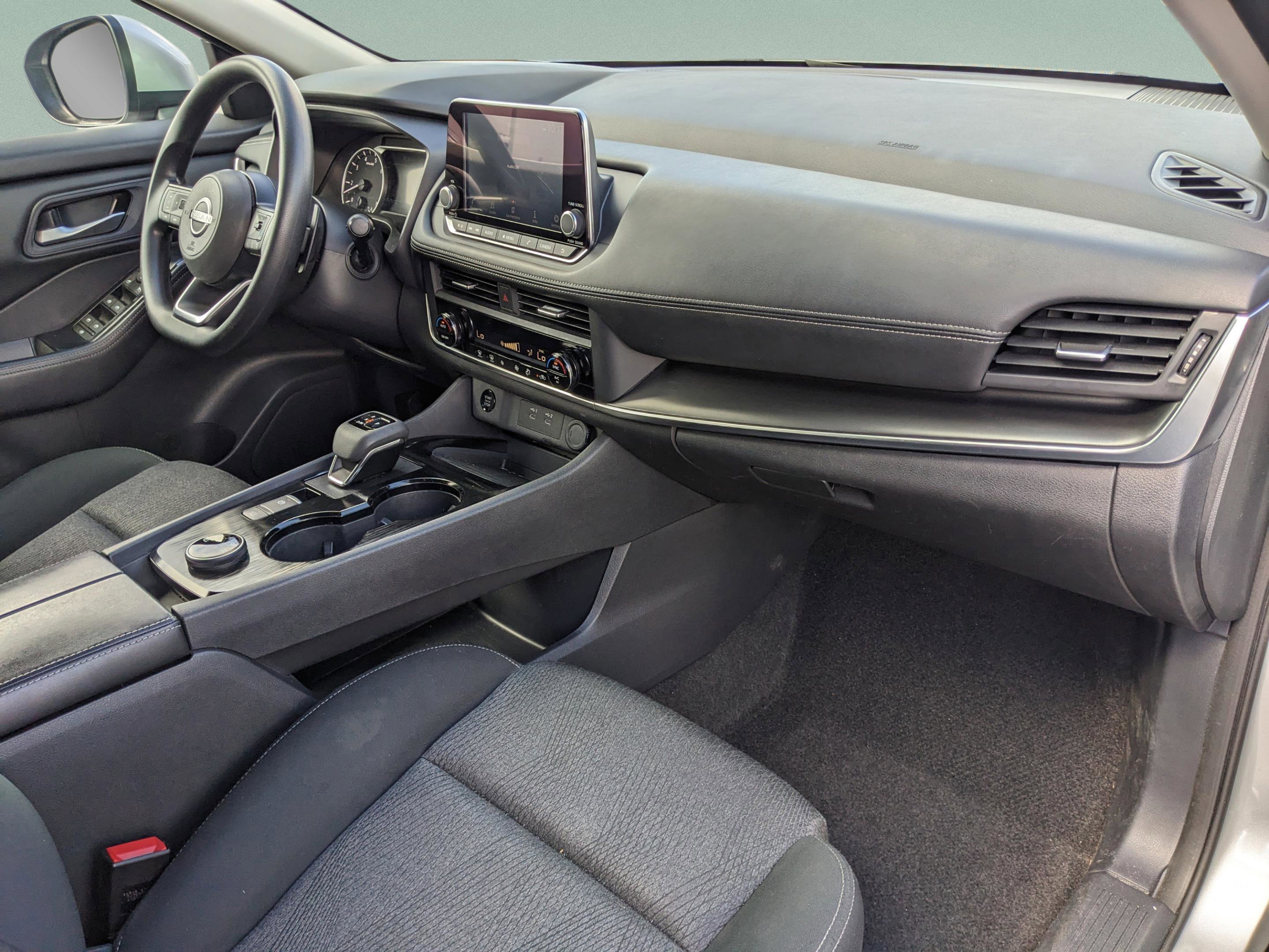 Used 2024 Nissan Rogue SV image 16