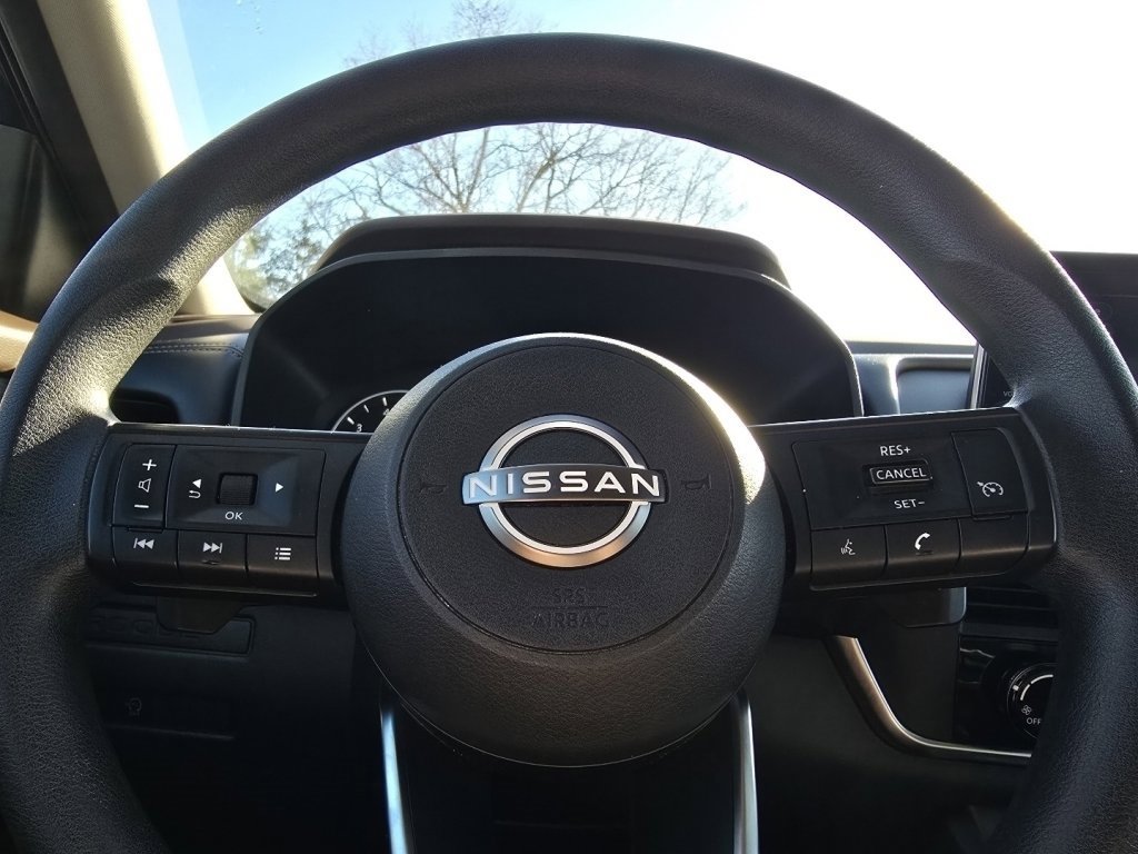 Used 2023 Nissan Rogue S image 22