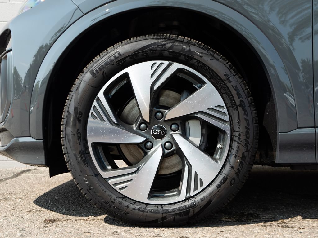 New 2027 Audi Q6 e-tron Premium AWD/4WD image 6