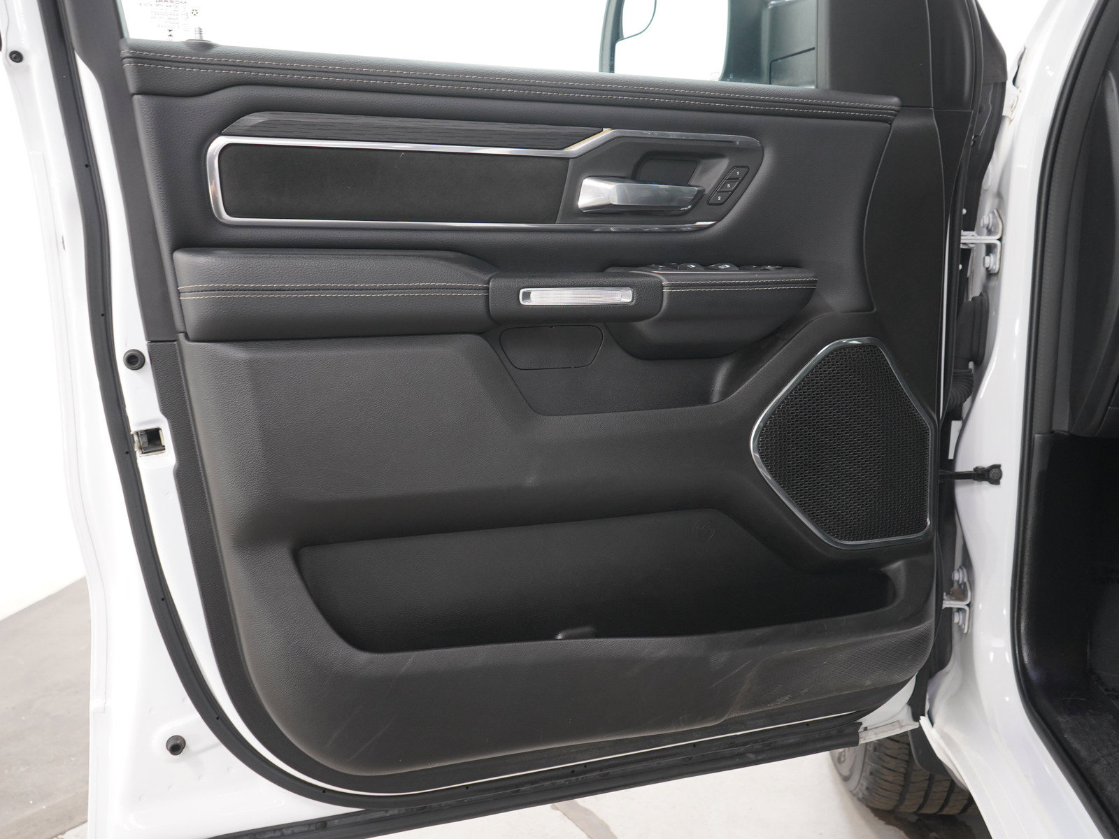 Used 2024 RAM 1500 Laramie AWD/4WD image 20