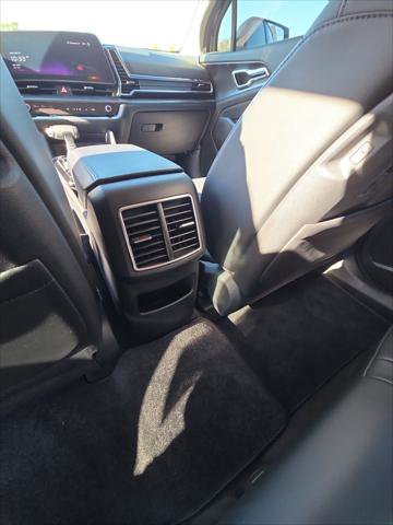 Used 2025 Kia Sportage EX image 13