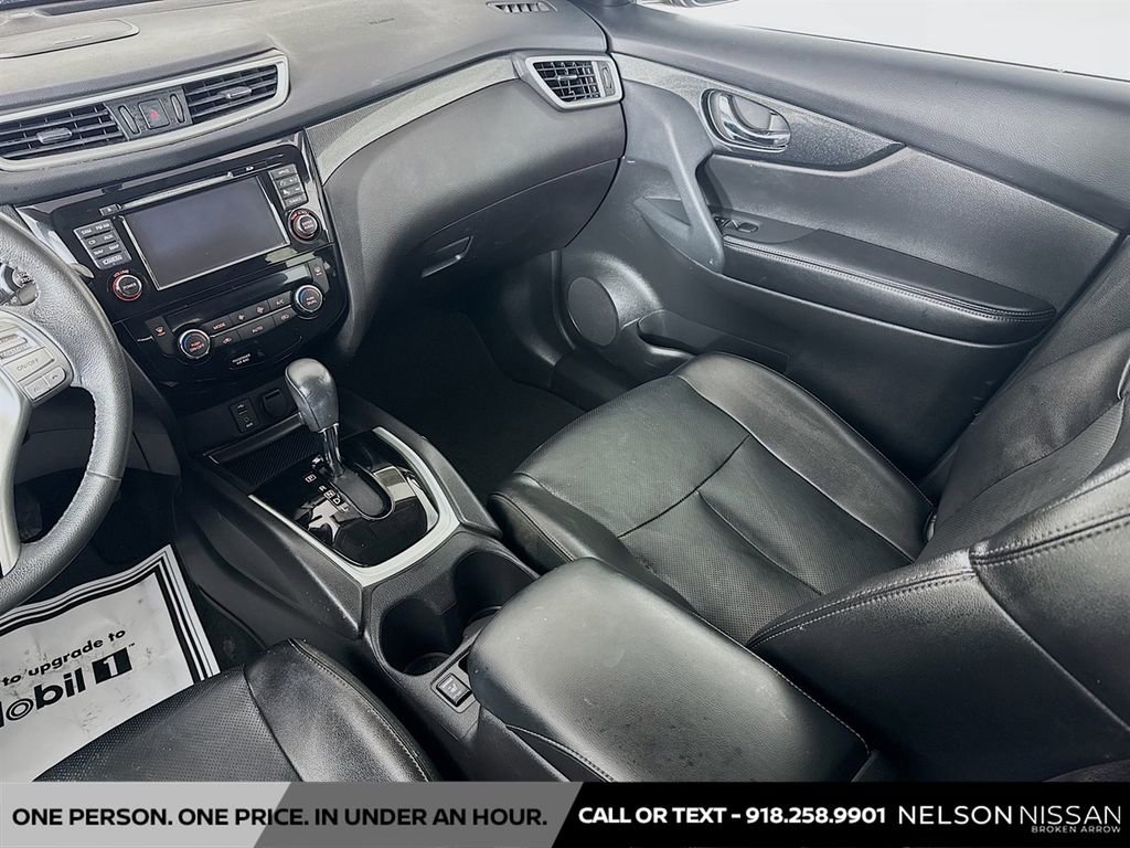 Used 2016 Nissan Rogue SL w/ SL Premium Package image 25