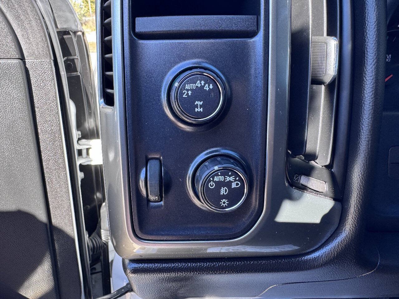 Used 2018 Chevrolet Silverado 1500 LT w/ All Star Edition AWD/4WD image 14