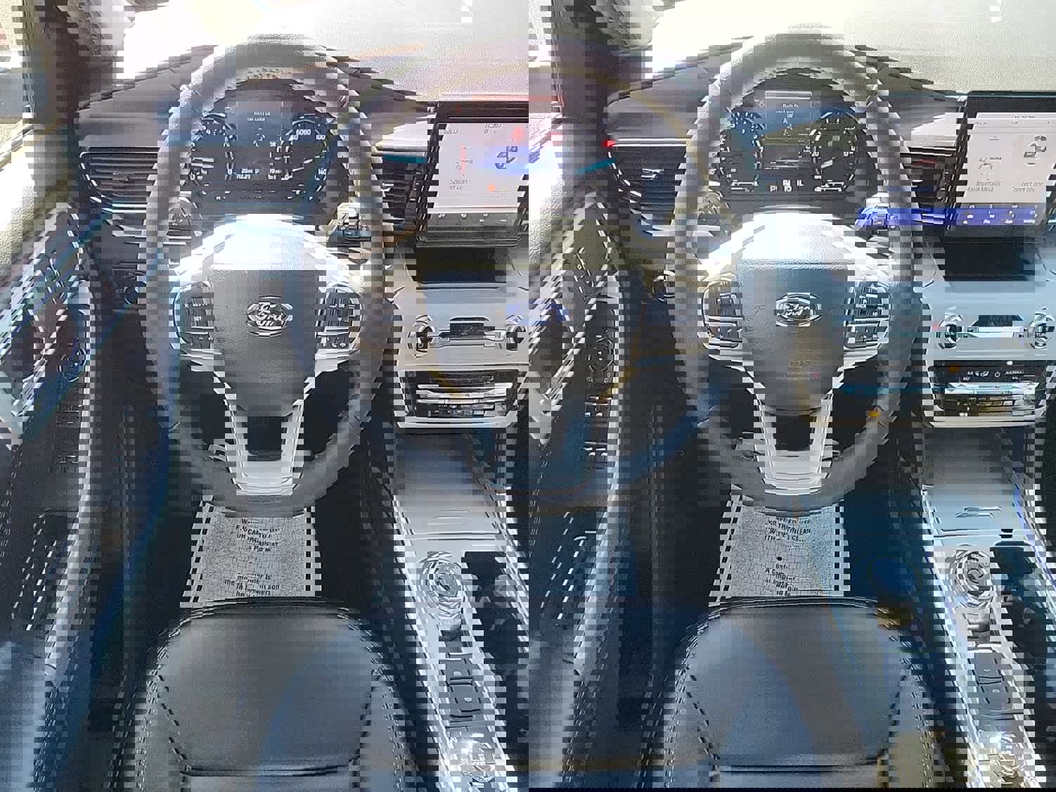 Used 2023 Ford Explorer XLT w/ Equipment Group 202A image 9