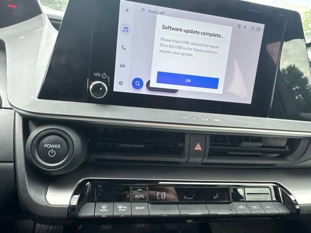 Used 2025 Toyota Prius LE FWD image 12