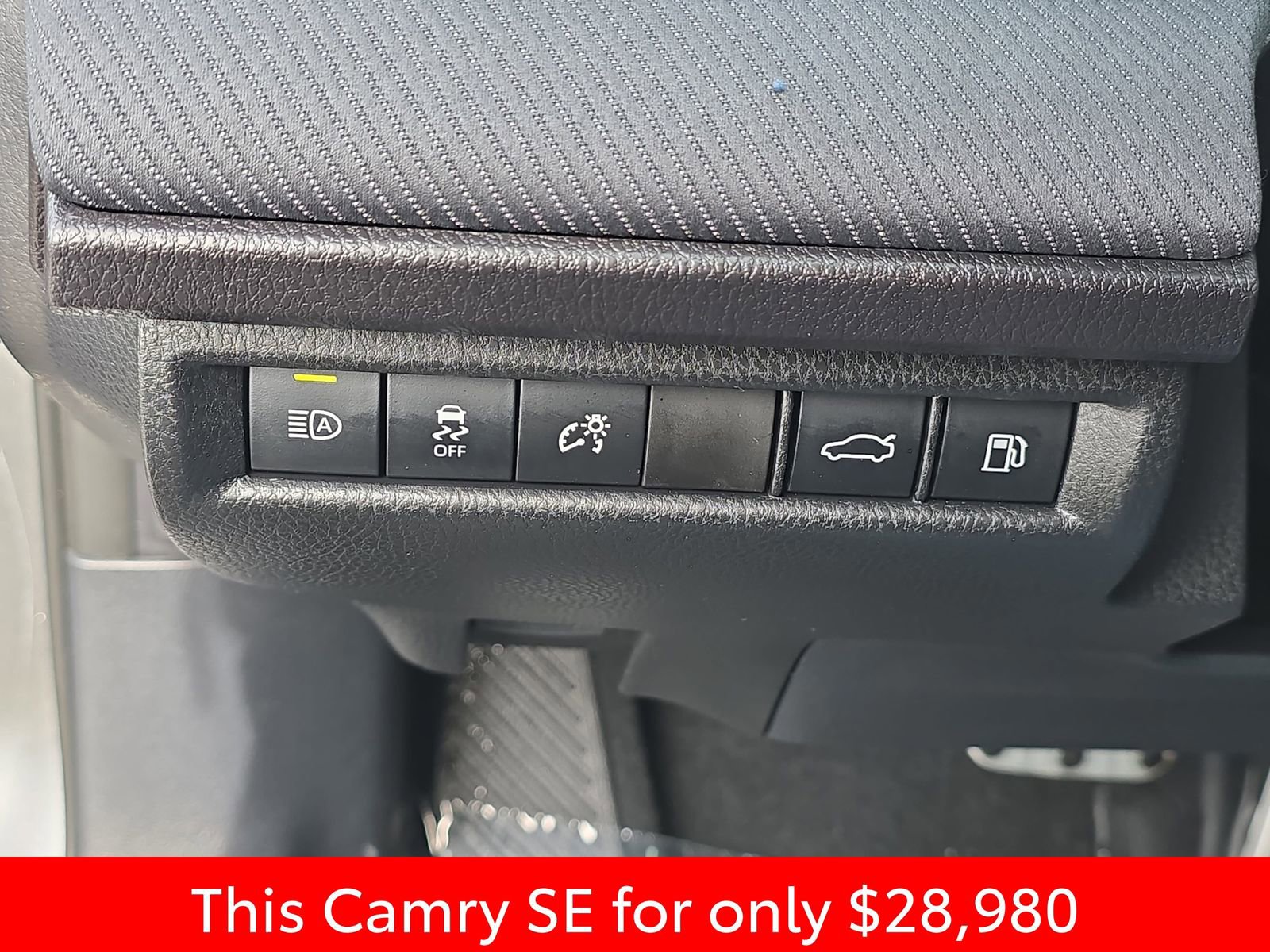 Used 2025 Toyota Camry SE image 31