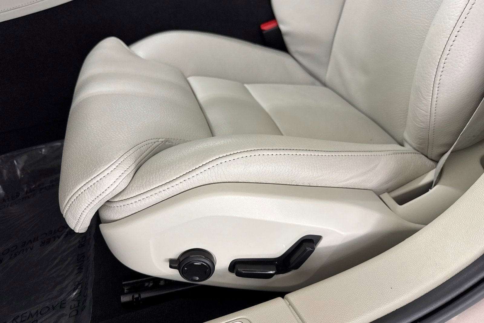 Used 2024 Volvo S60 T8 Ultimate w/ Climate Package image 14