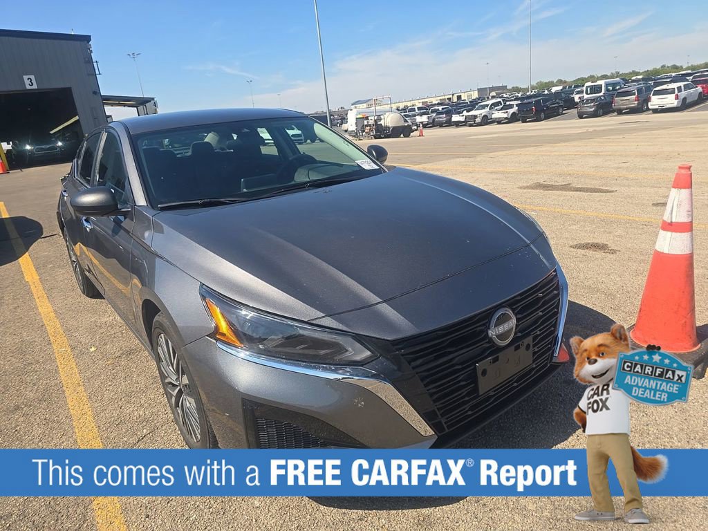 Used 2025 Nissan Altima 2.5 SV AWD/4WD image 2