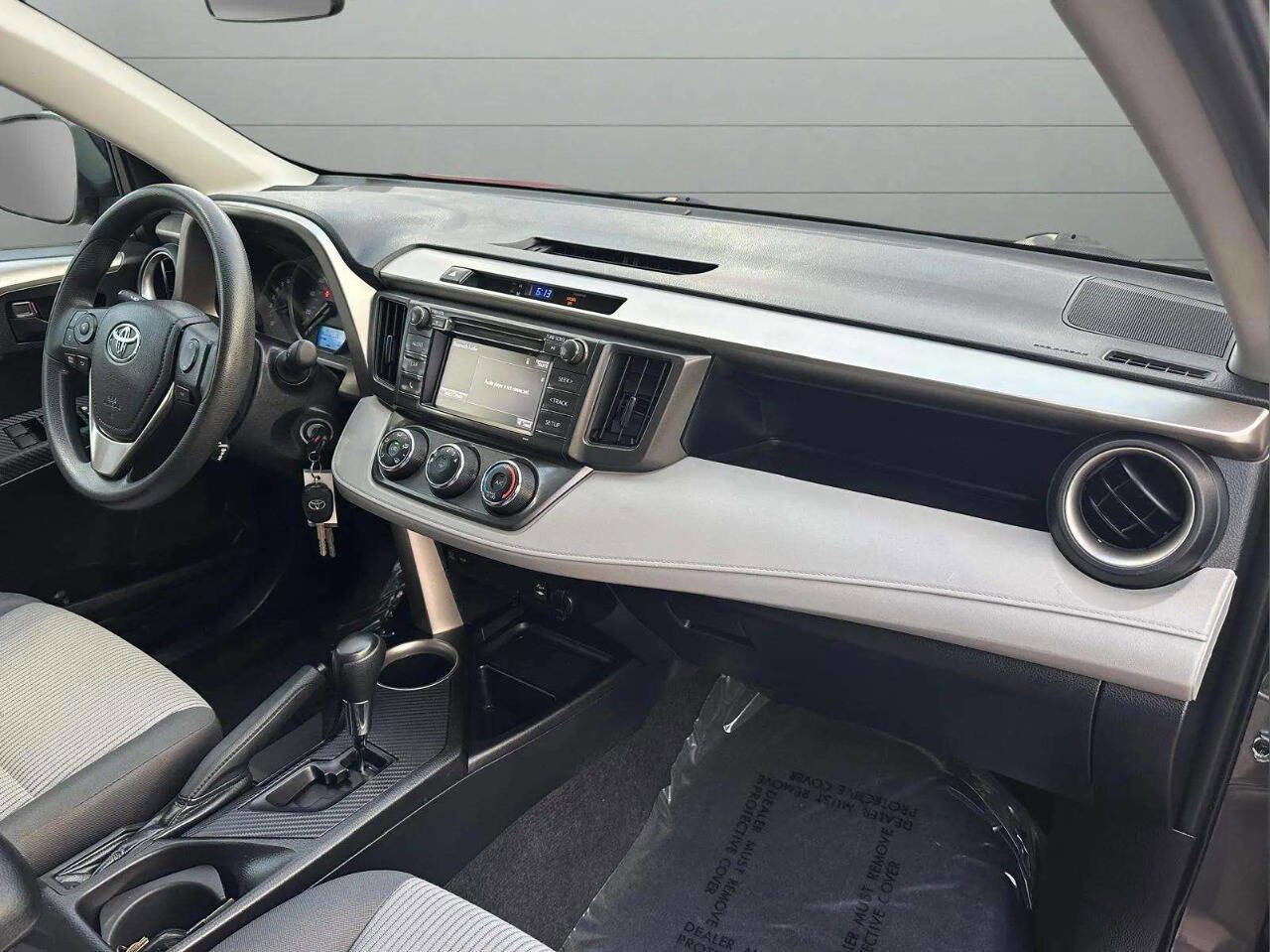 Used 2015 Toyota RAV4 LE image 14