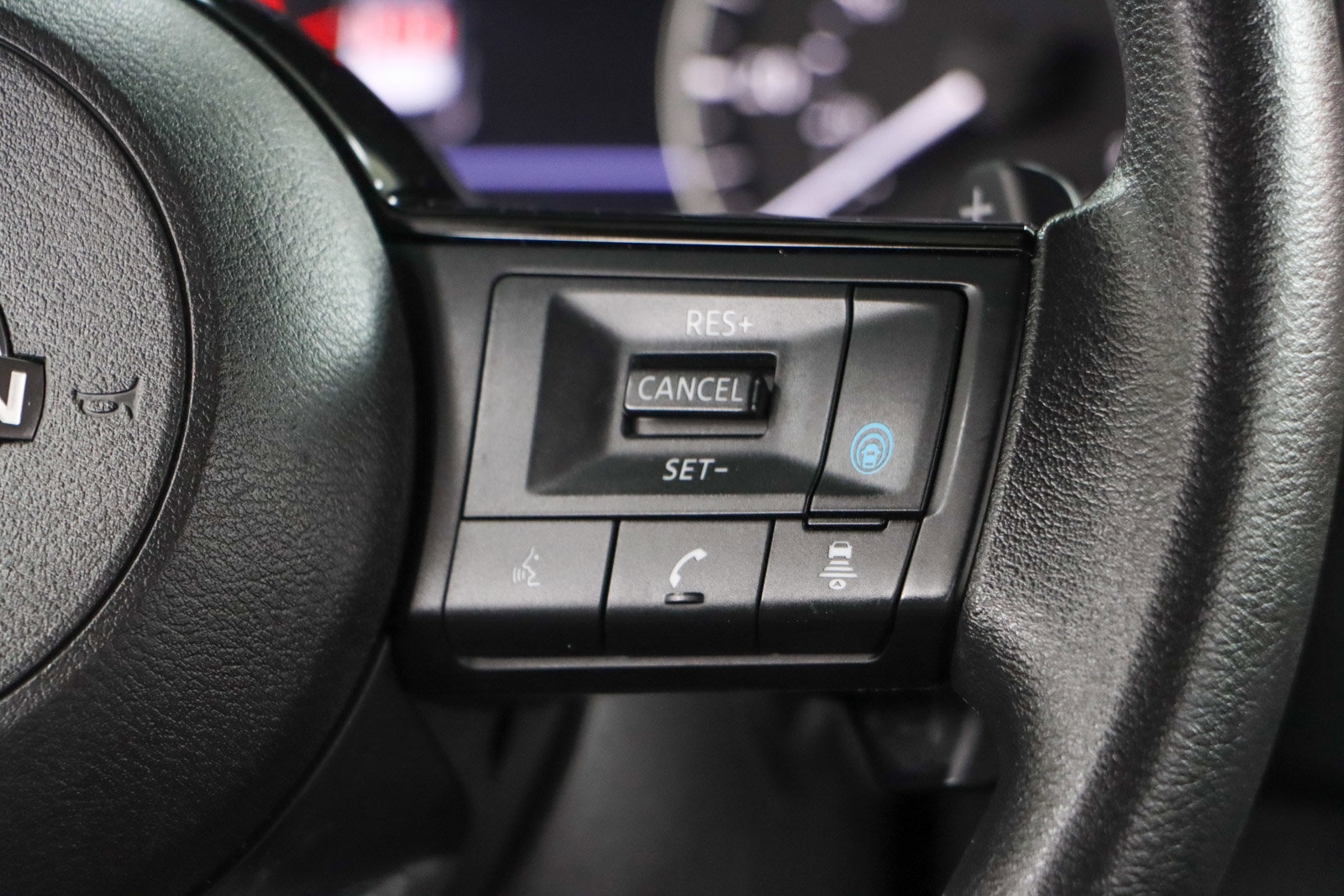 Used 2023 Nissan Rogue SV image 14