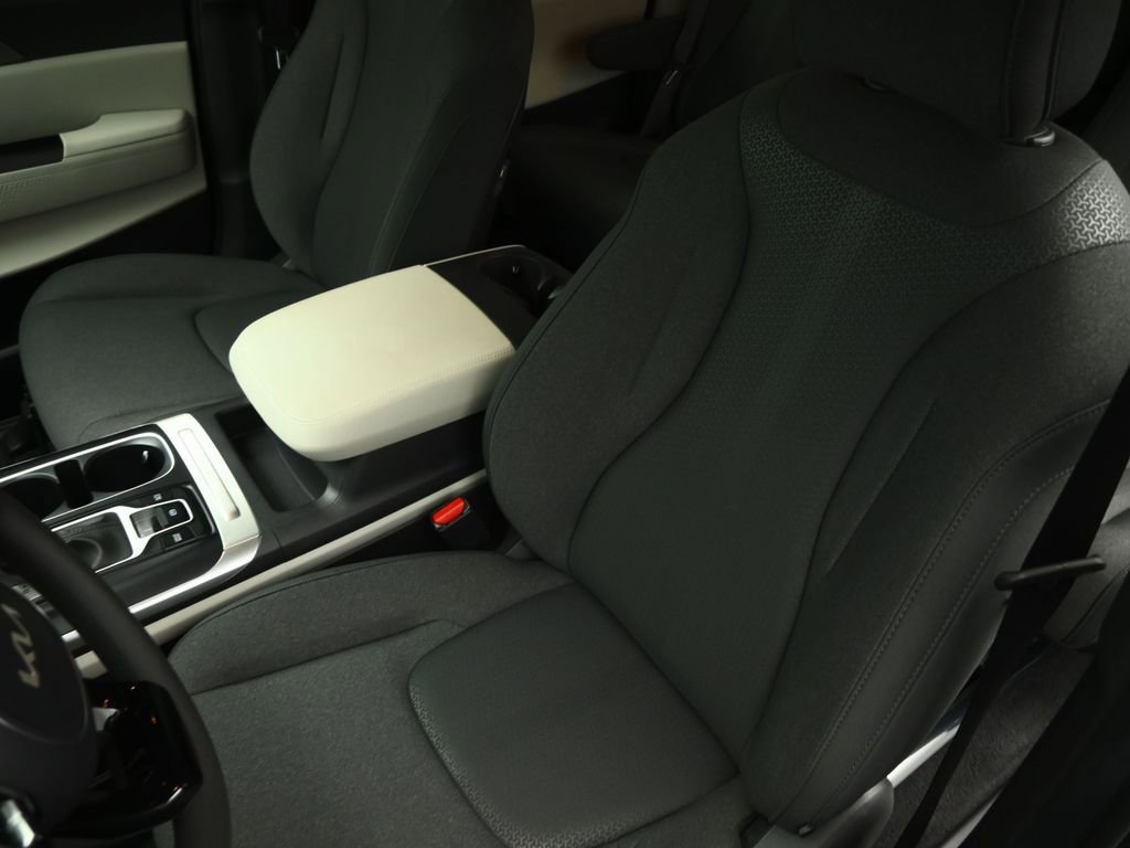 Used 2024 Kia Carnival LX image 55