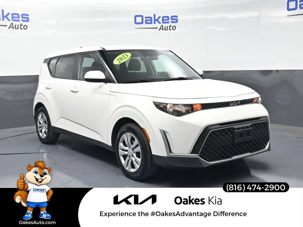 Used 2023 Kia Soul LX FWD image 1