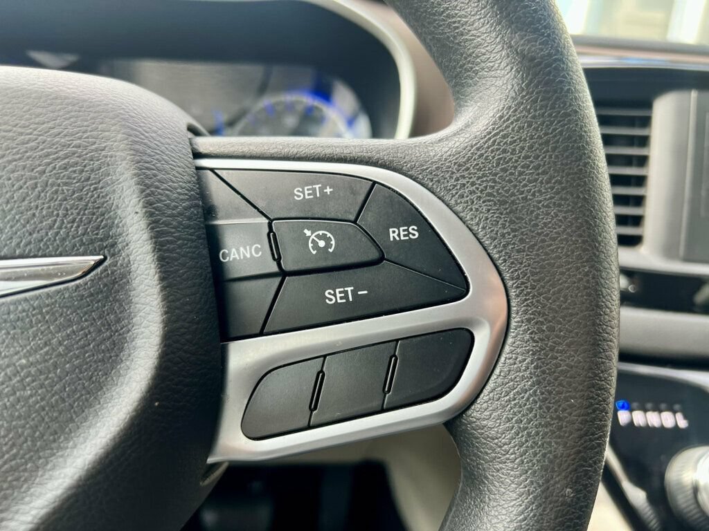 Used 2017 Chrysler Pacifica LX w/ Tire & Wheel Group FWD image 18