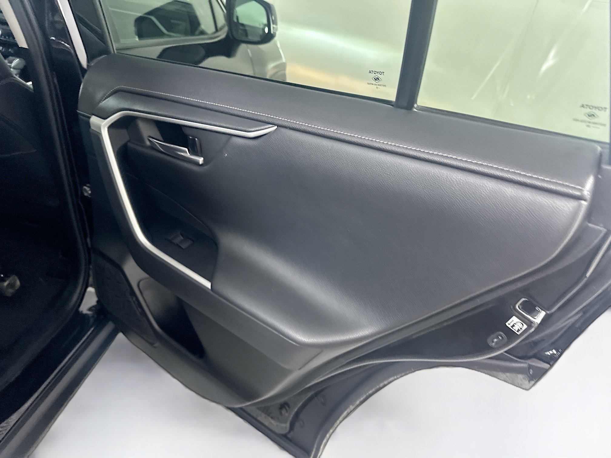 Used 2020 Toyota RAV4 Limited image 31