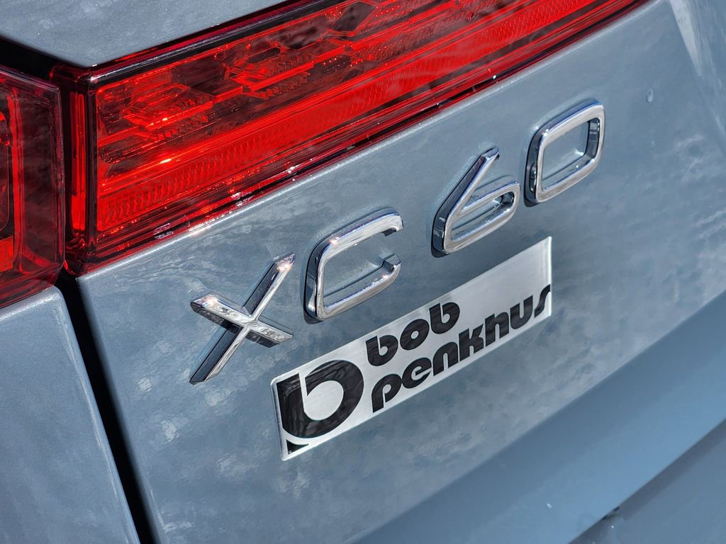 Used 2023 Volvo XC60 B5 Plus image 31