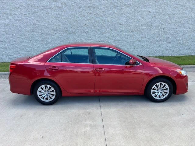 Used 2012 Toyota Camry L image 18
