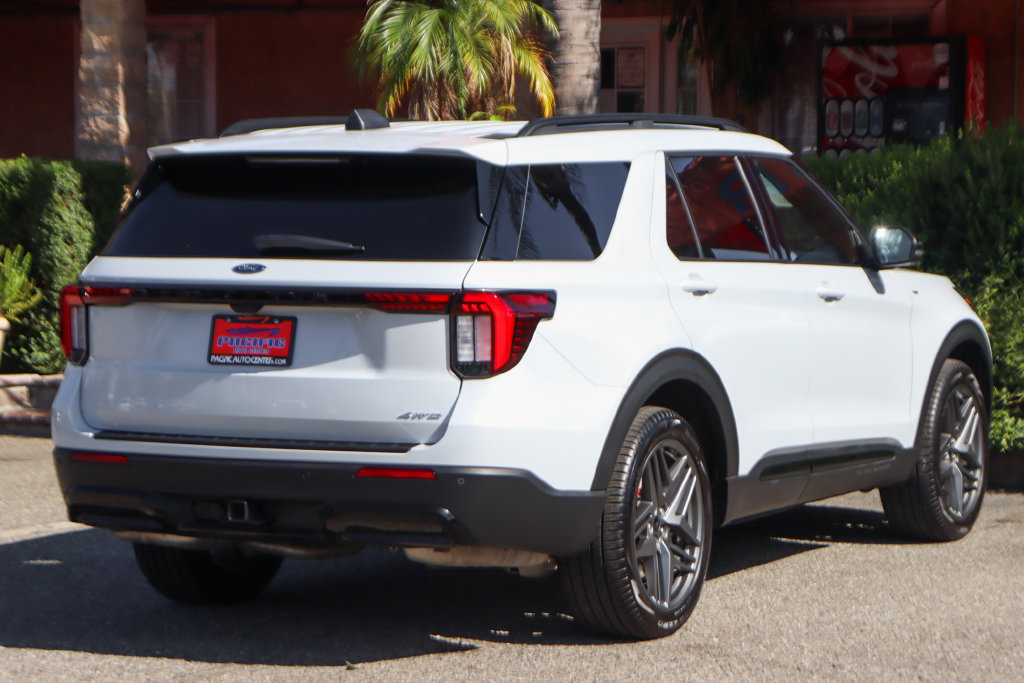 Used 2026 Ford Explorer ST-Line w/ ST-Line Street Pack AWD/4WD image 11