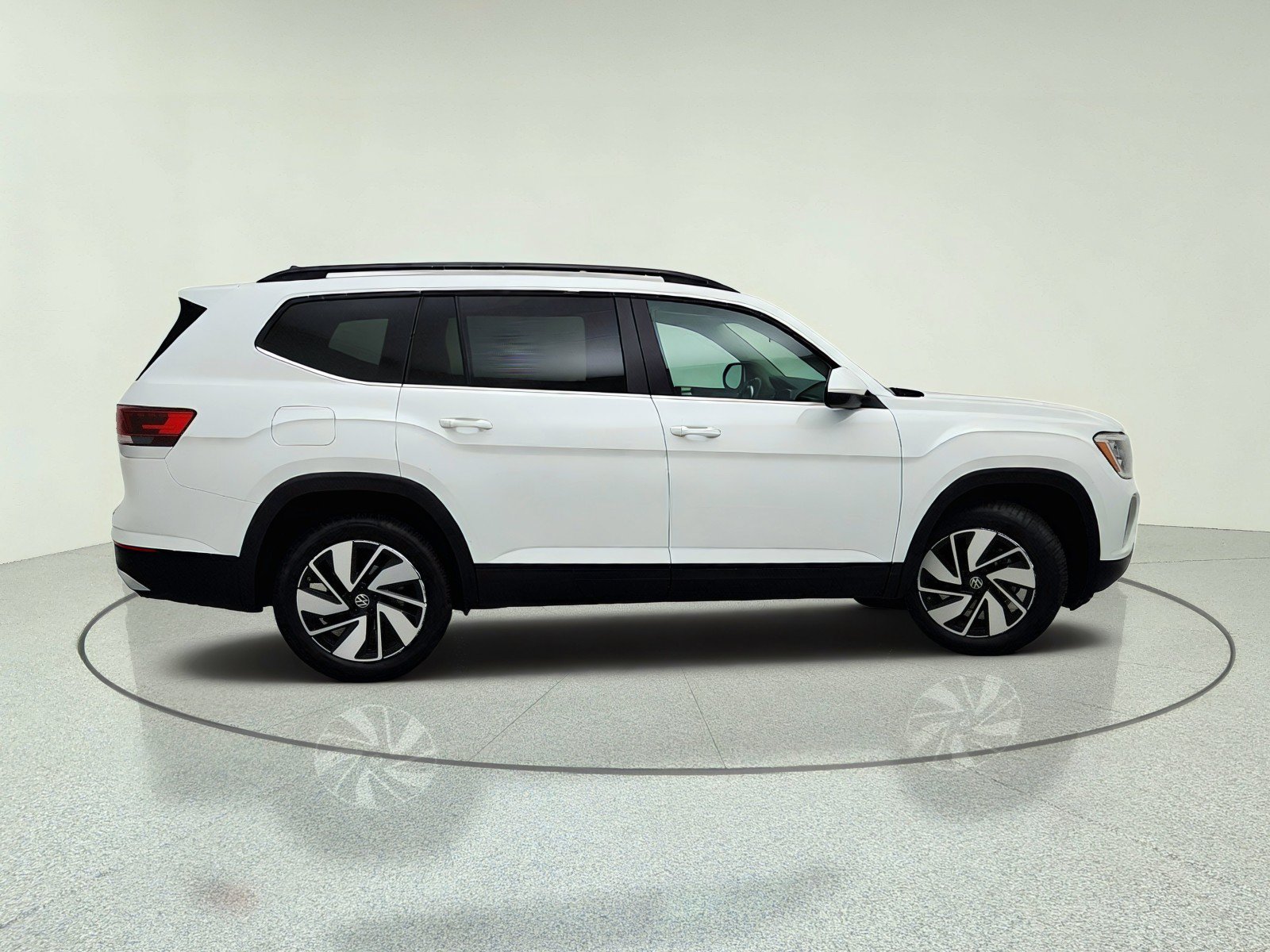 Used 2024 Volkswagen Atlas SE w/ Panoramic Sunroof Package FWD image 7