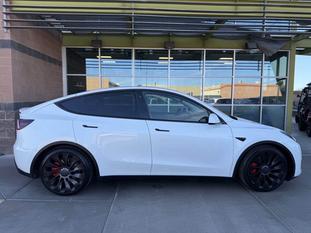 Used 2023 Tesla Model Y Performance image 9