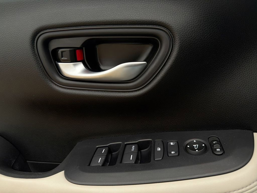 Used 2024 Honda HR-V LX image 15