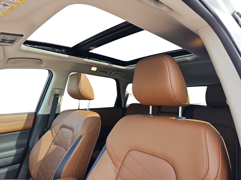Used 2025 Nissan Pathfinder Platinum w/ Cargo Package FWD image 29