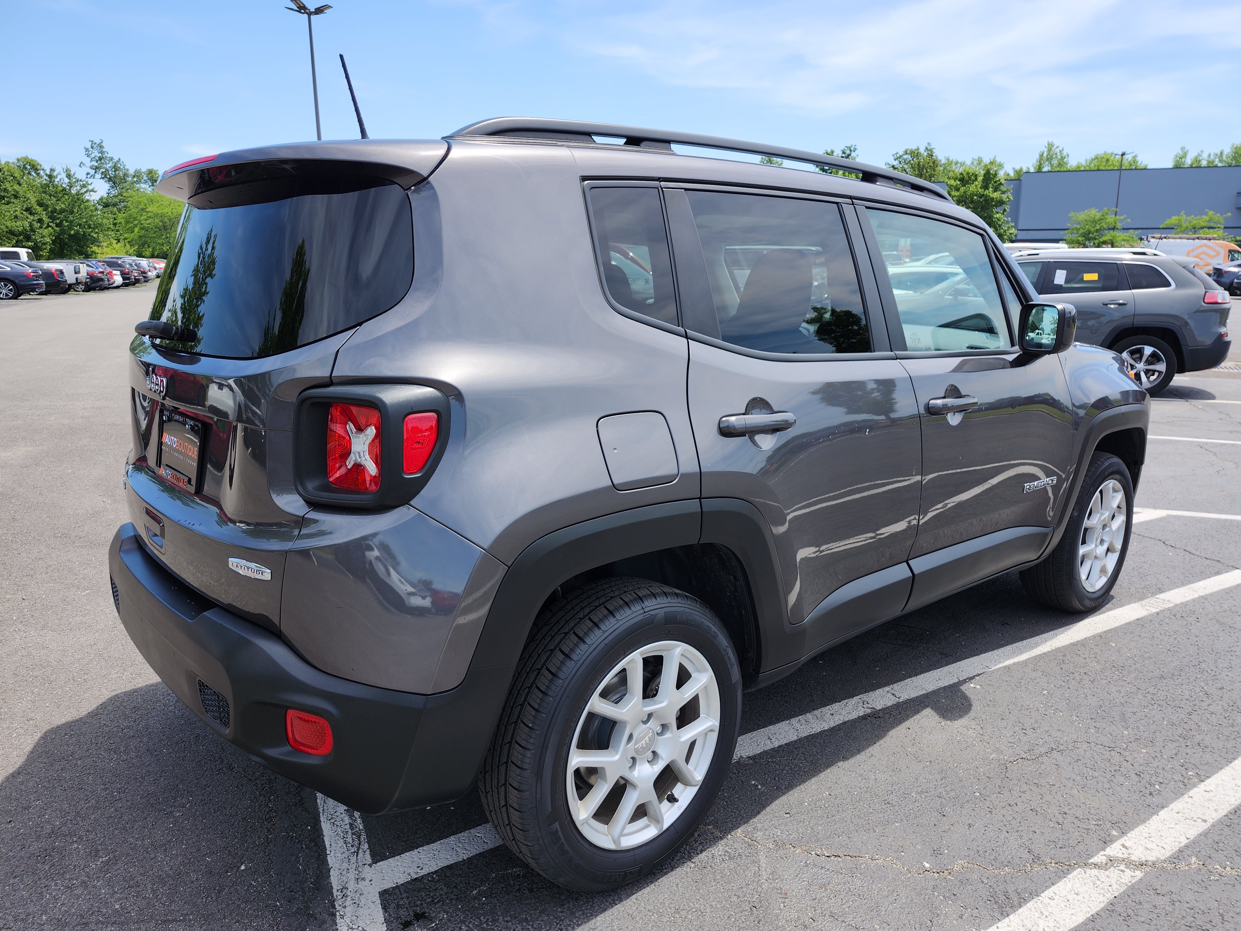 Used 2021 Jeep Renegade Latitude w/ Sun & Sound Group AWD/4WD image 16