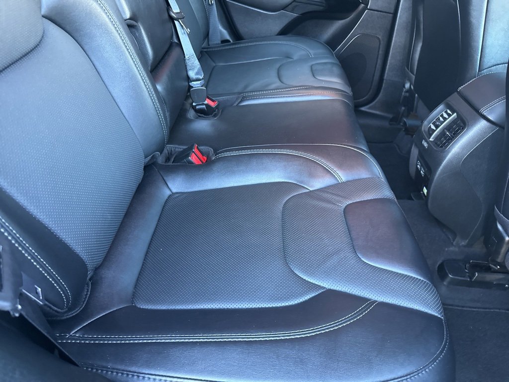 Used 2023 Jeep Cherokee Altitude Lux image 55