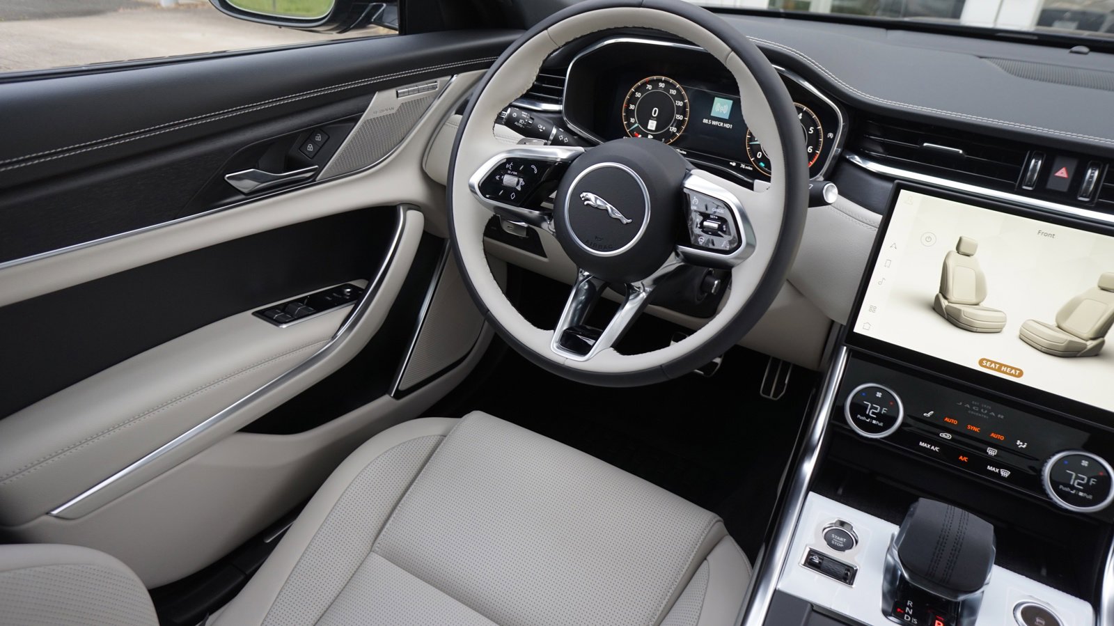 Used 2024 Jaguar XF R-Dynamic SE image 27