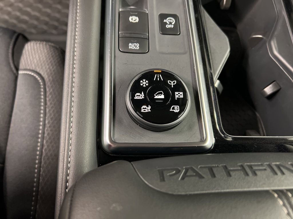 Used 2025 Nissan Pathfinder SV AWD/4WD image 17
