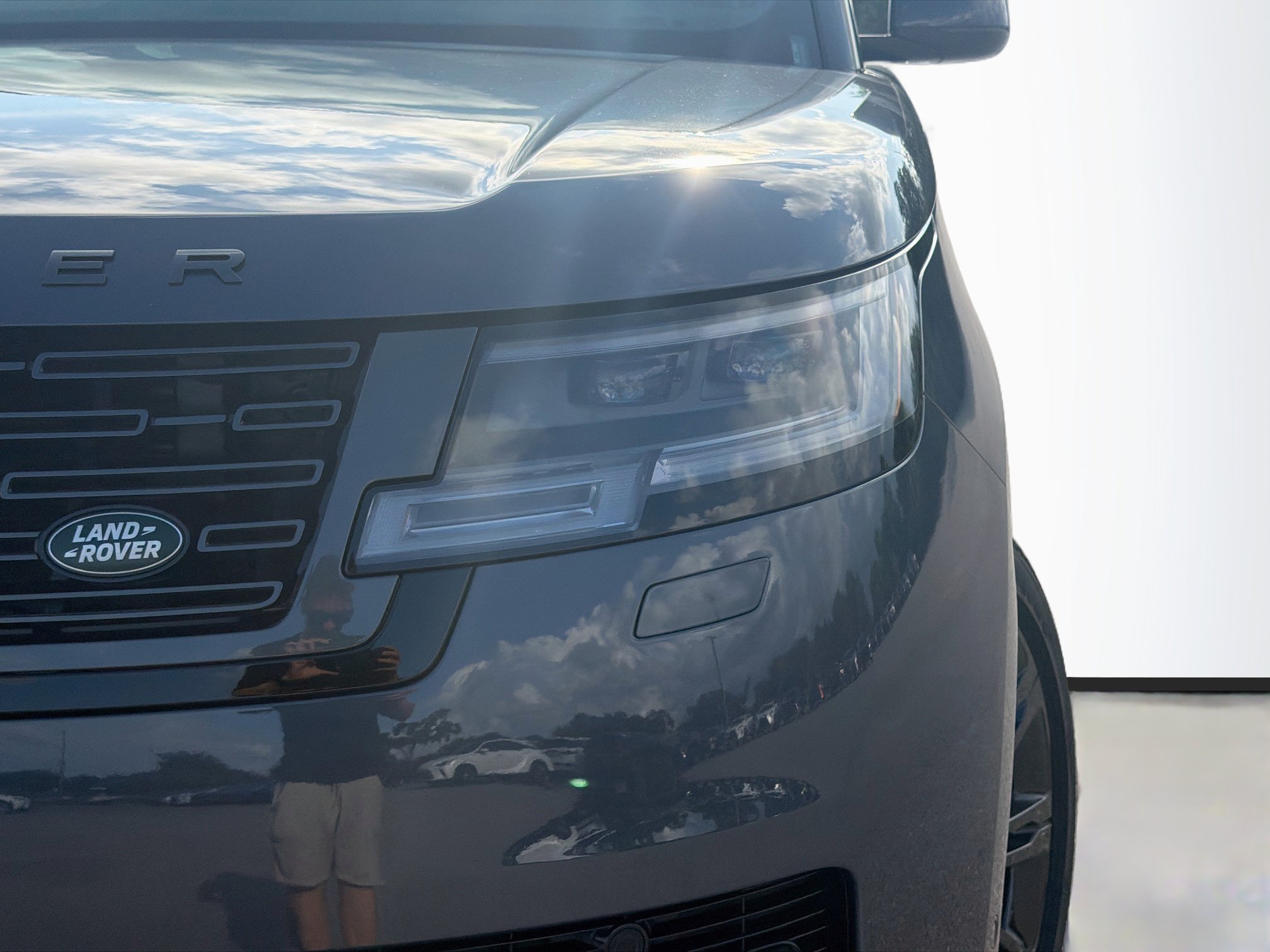 Used 2025 Land Rover Range Rover SE AWD/4WD image 9