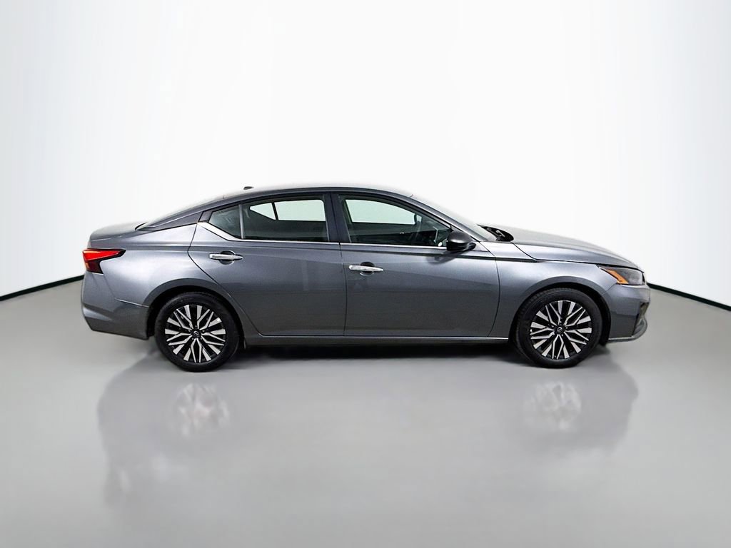 Used 2025 Nissan Altima 2.5 SV FWD image 8