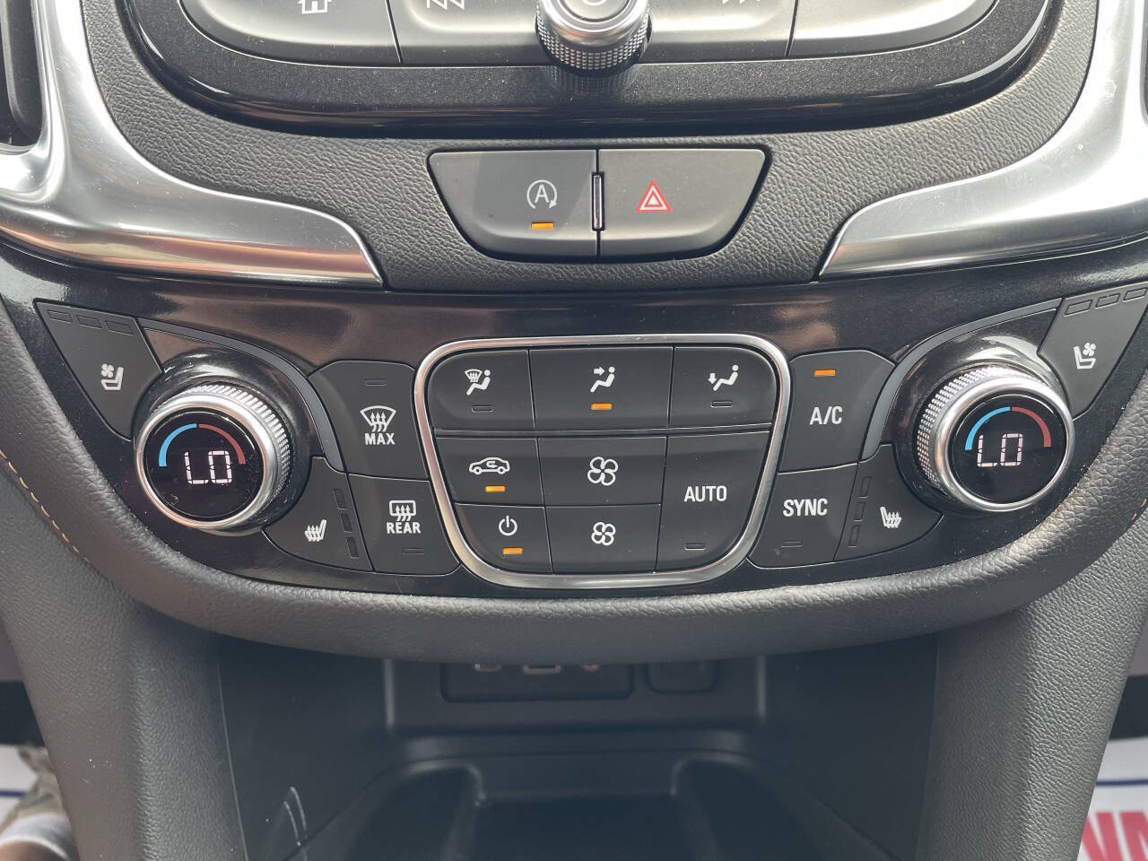 Used 2024 Chevrolet Equinox Premier AWD/4WD image 23