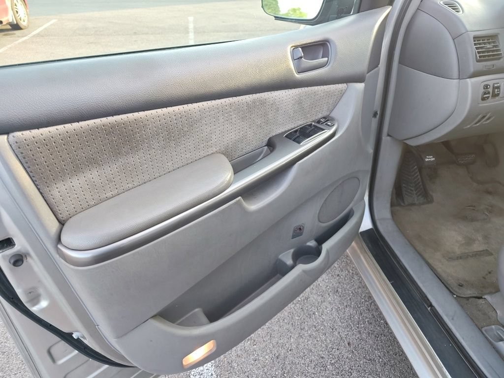 Used 2010 Toyota Sienna LE FWD image 6