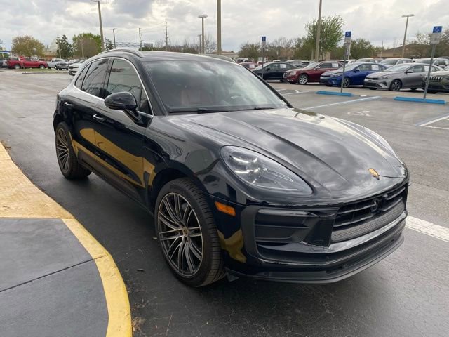 Used 2024 Porsche Macan image 2