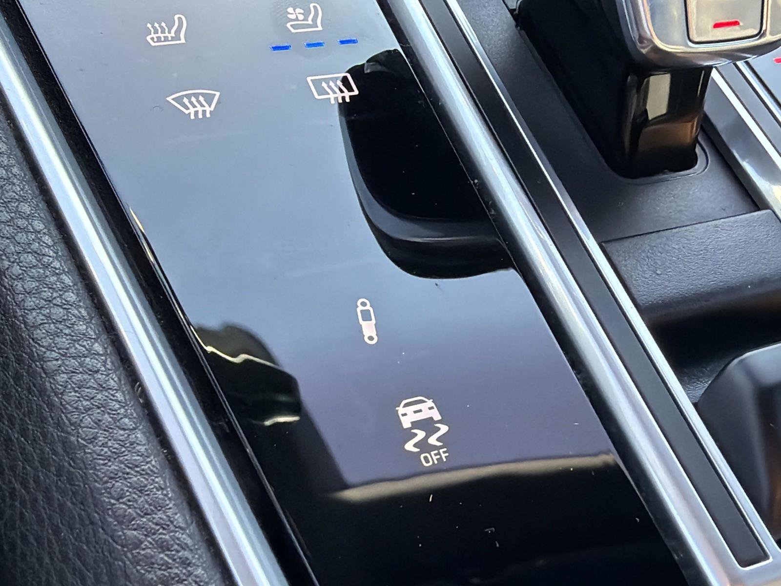 Used 2019 Porsche Panamera 4 AWD/4WD image 27