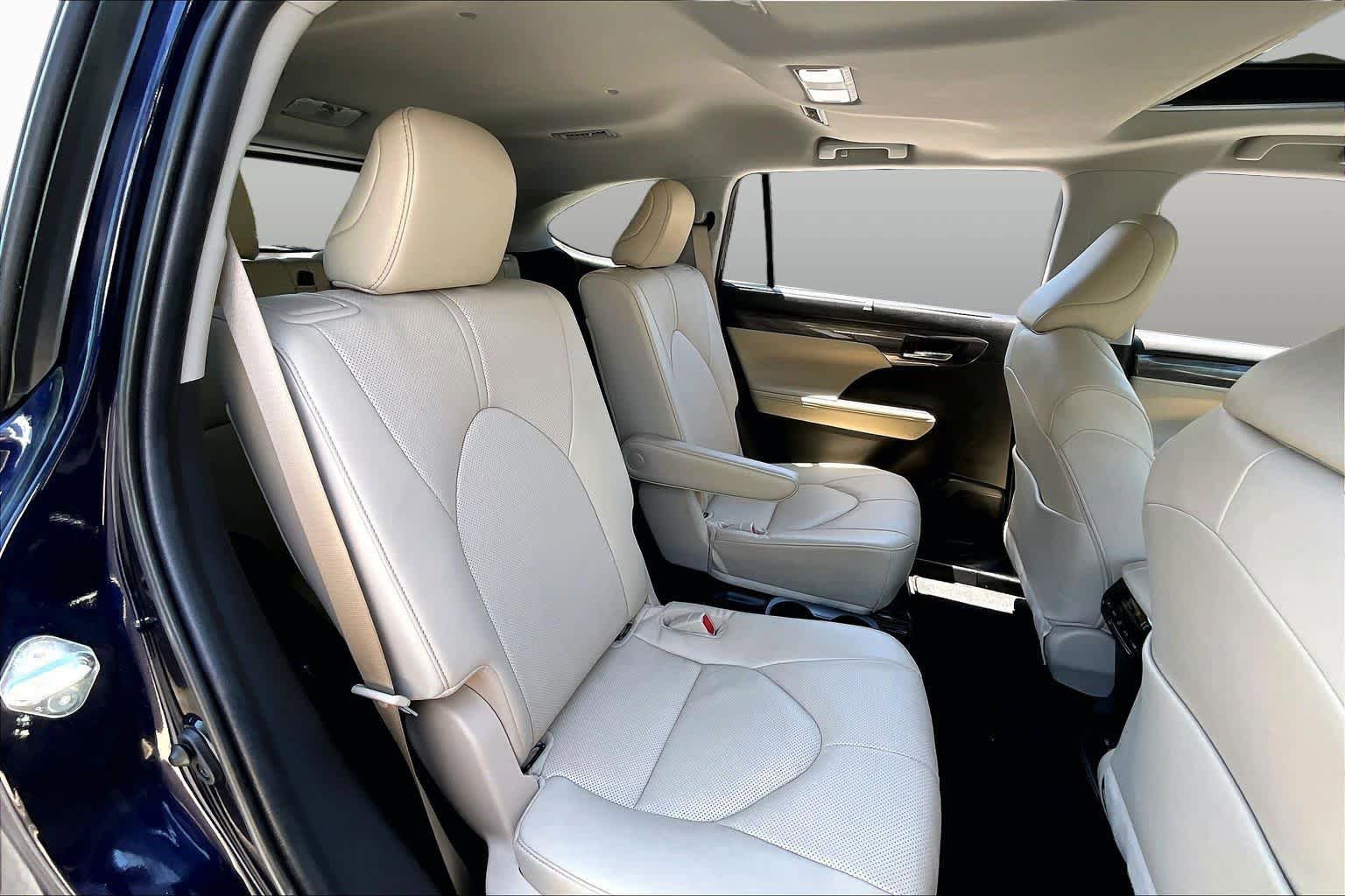 Used 2023 Toyota Highlander Limited FWD image 21