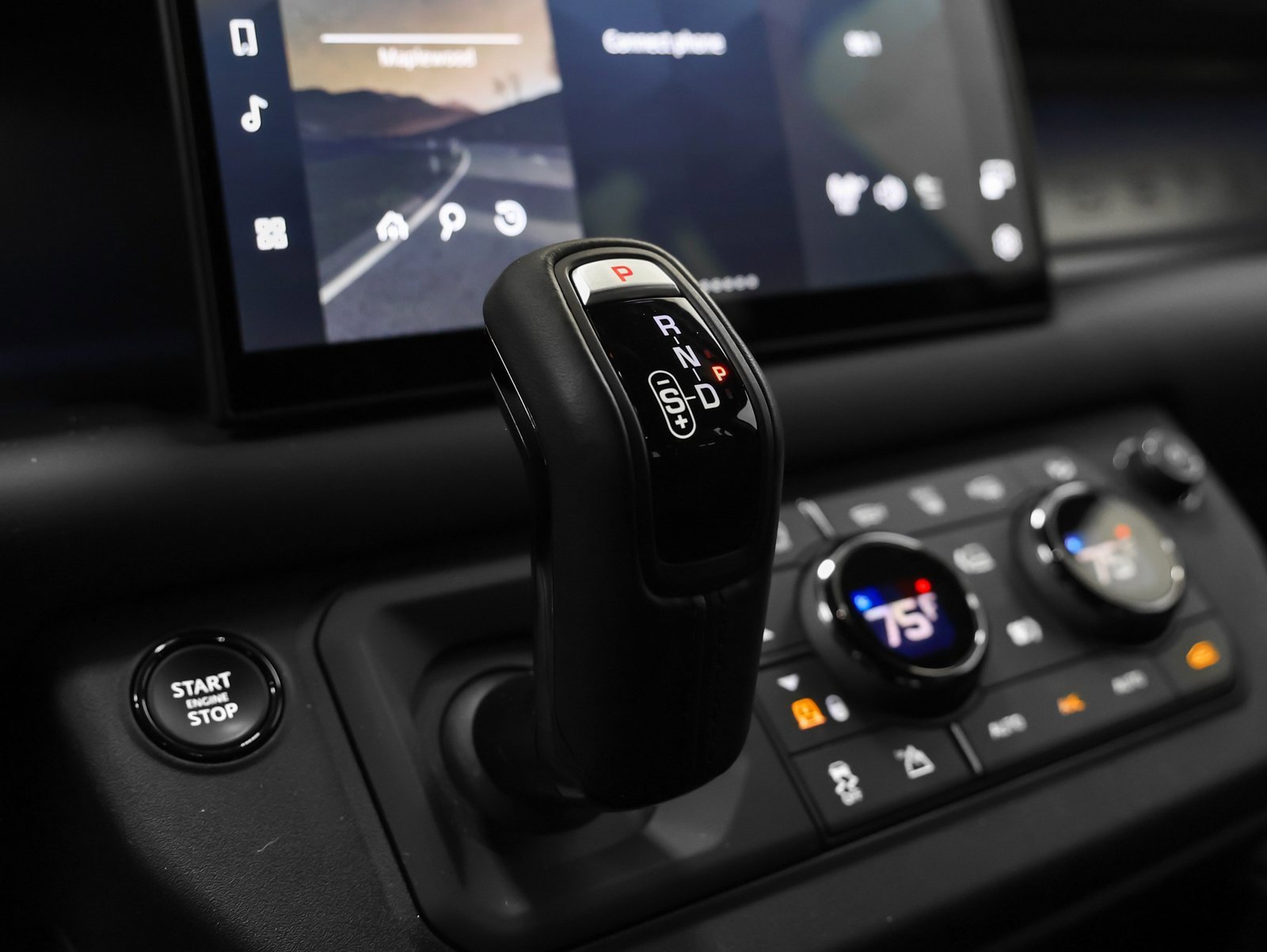 Used 2025 Land Rover Defender 110 image 38