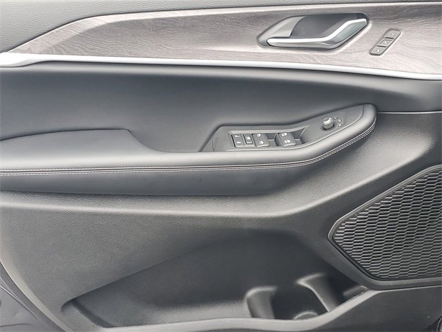 New 2025 Jeep Grand Cherokee Limited w/ Trailer Tow Package image 17