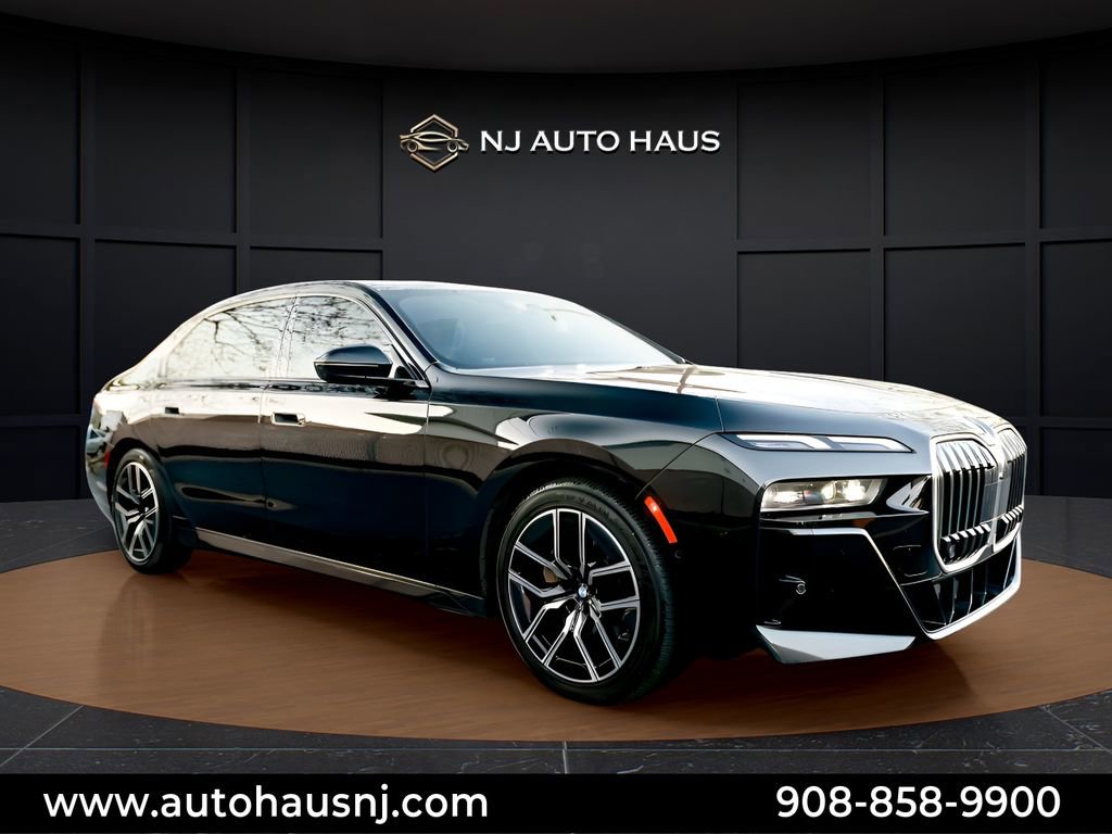 Used 2023 BMW 740i w/ Parking Assistance Package RWD image 1