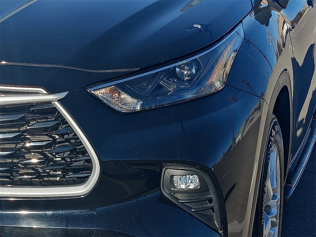 Used 2023 Toyota Highlander L image 9