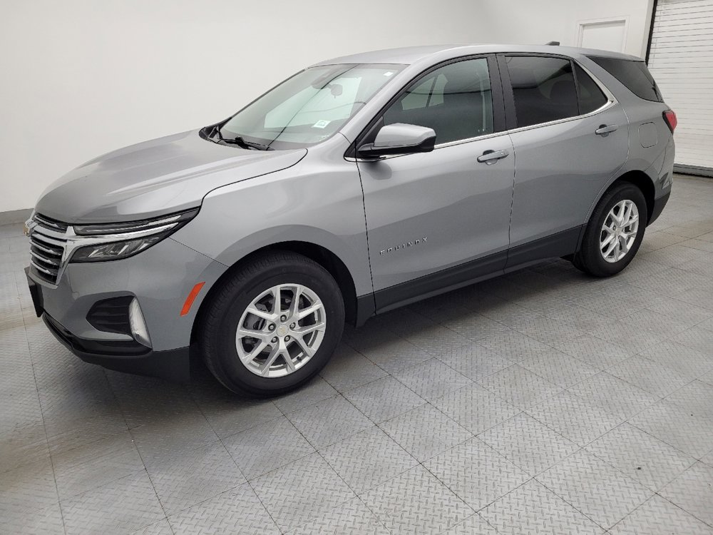 Used 2023 Chevrolet Equinox LT image 2