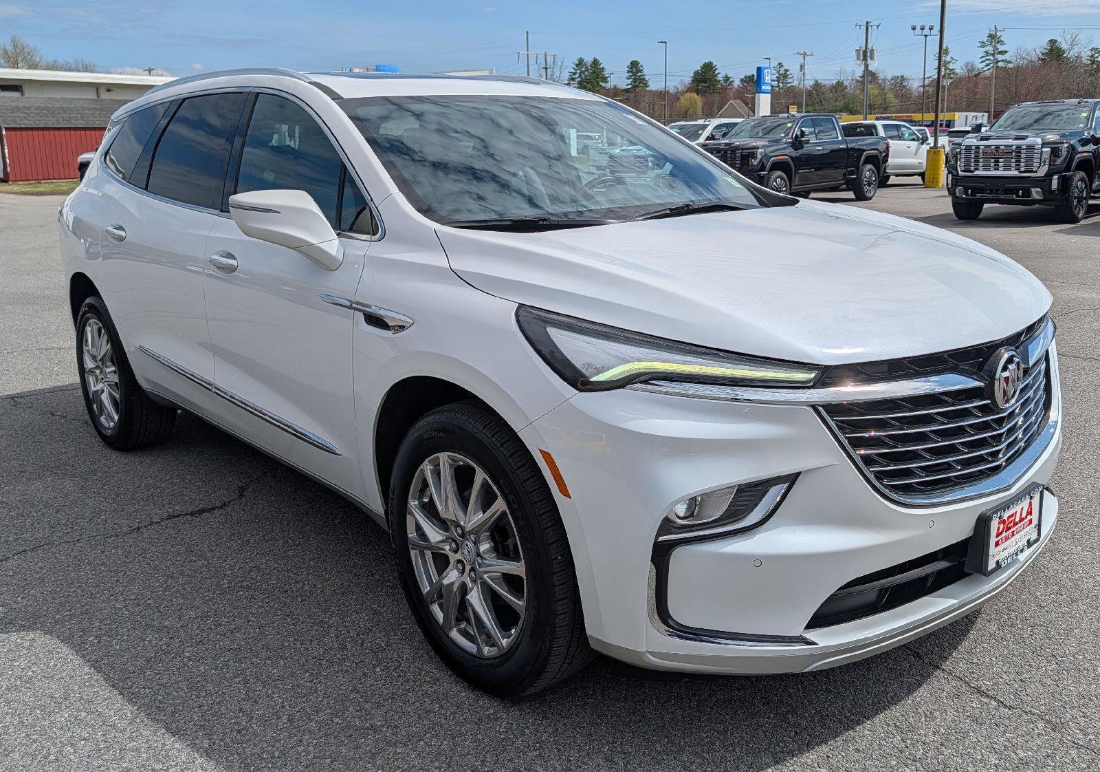 Used 2023 Buick Enclave Essence w/ Experience Buick Package image 4