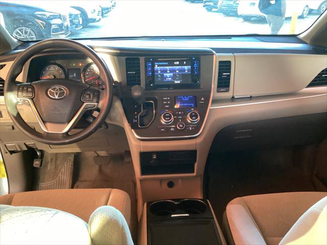 Used 2015 Toyota Sienna LE image 17